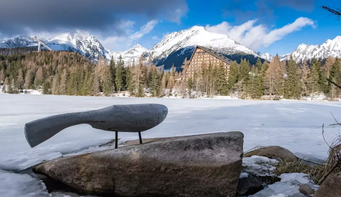Szczyrbskie Jezioro zimą krajobrazy