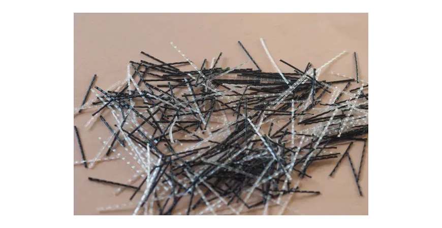 Rodzaje wł&oacute;kien zbrojeniowych stalowe i polimerowe