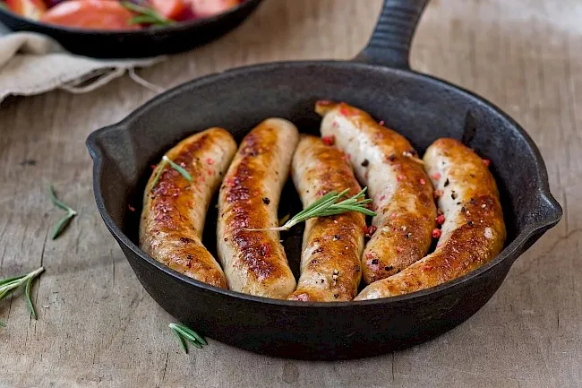 Zdjęcie Kiełbasa zwyczajna kcal – ile kalorii ma popularna kiełbasa?