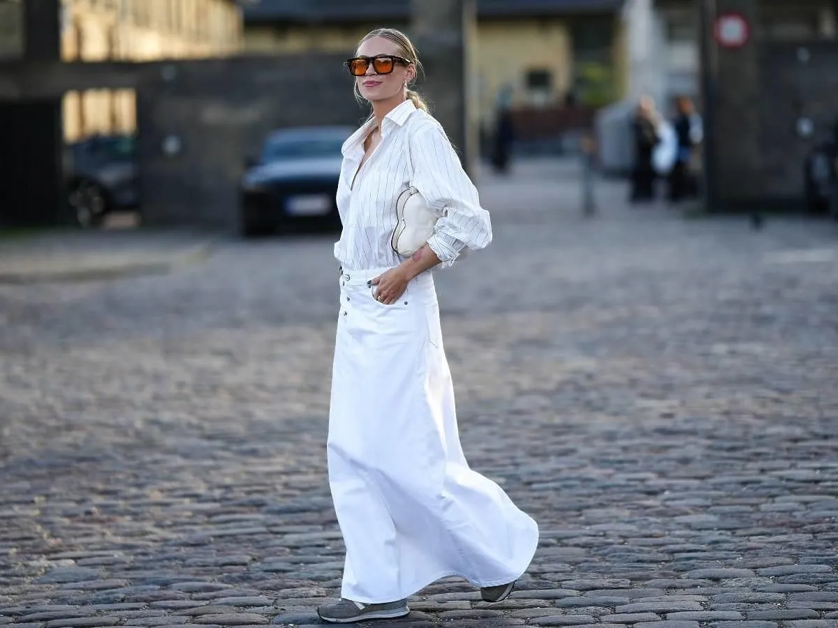 Stylizacje biała spódnica różne kolory bluzek