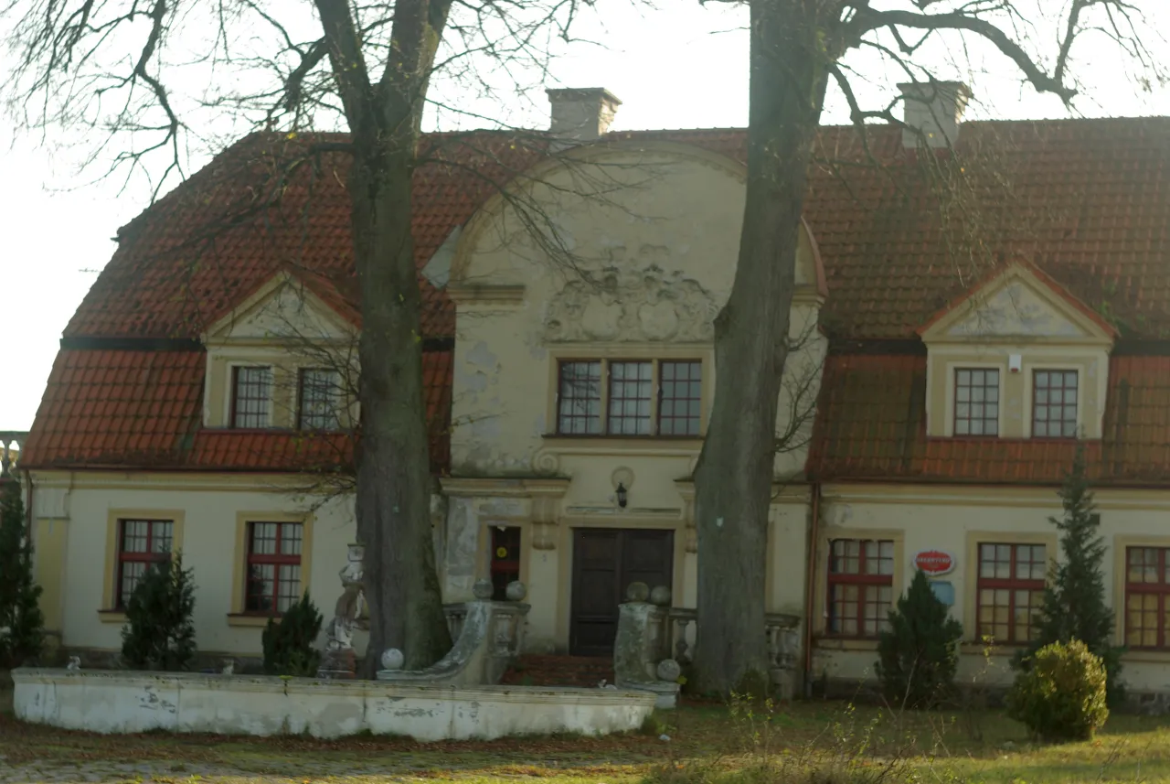 Zdjęcie Dworek Paraszyno - historia, aktualny status i atrakcje w okolicy