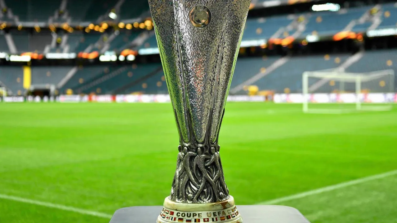 Liga Europy trofeum historia