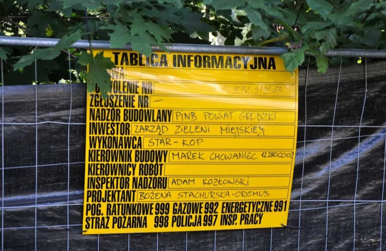 Tablica informacyjna budowy wzór