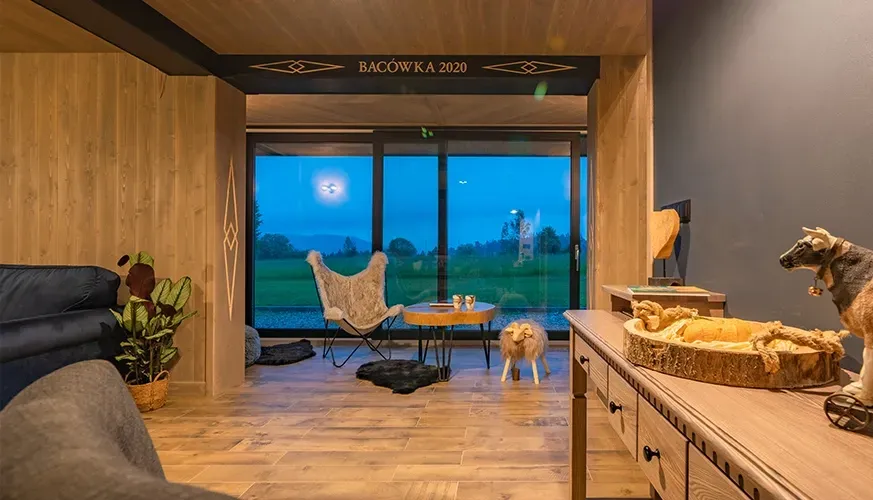 wnętrze nowoczesnej bac&oacute;wki białka tatrzańska