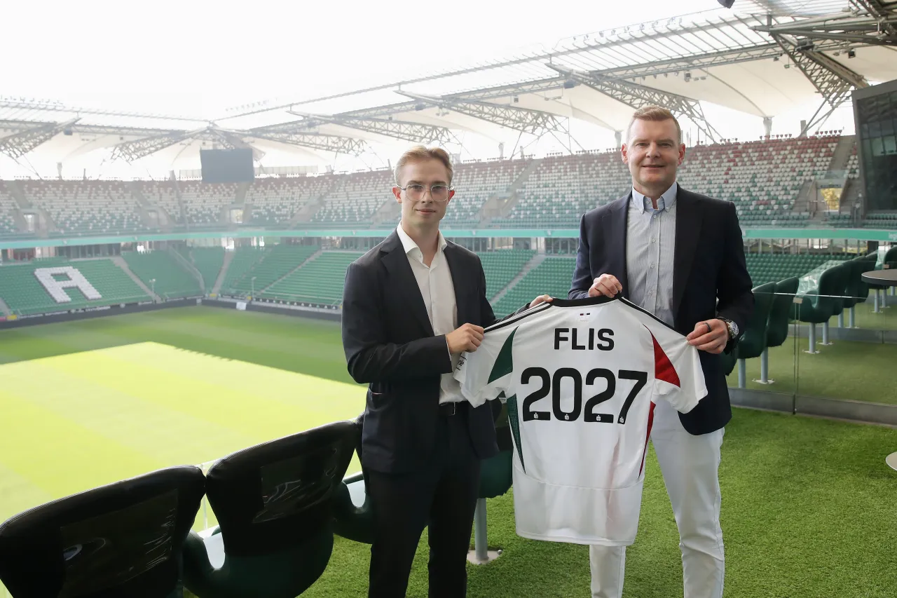 Sponsorzy na stadionie piłkarskim