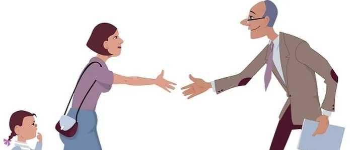 rodzice rozmawiają z nauczycielem szkoła