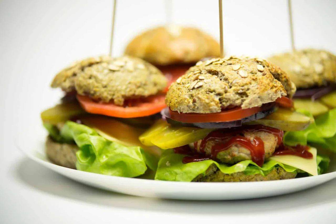 domowy burger vs fast food burger