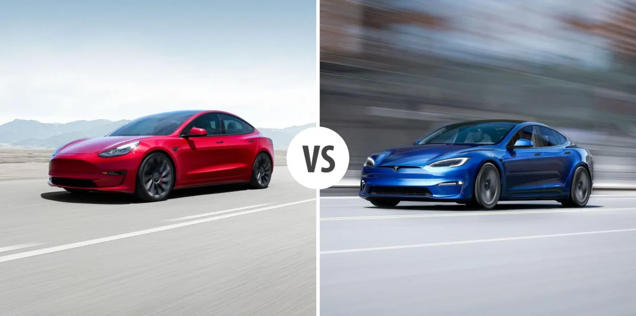 Czerwona Tesla Model 3 i niebieska Tesla Model S na drodze. Zastanawiasz się, ile koni ma Tesla? Oba modele oferują imponującą moc!