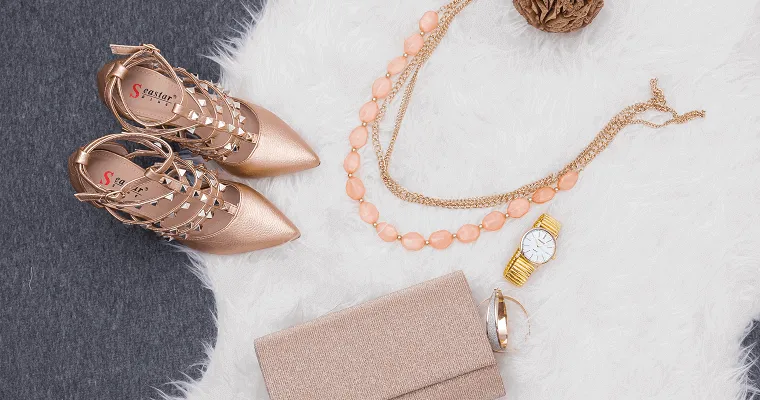 eleganckie dodatki damskie po 30, klasyczne buty torebki biżuteria