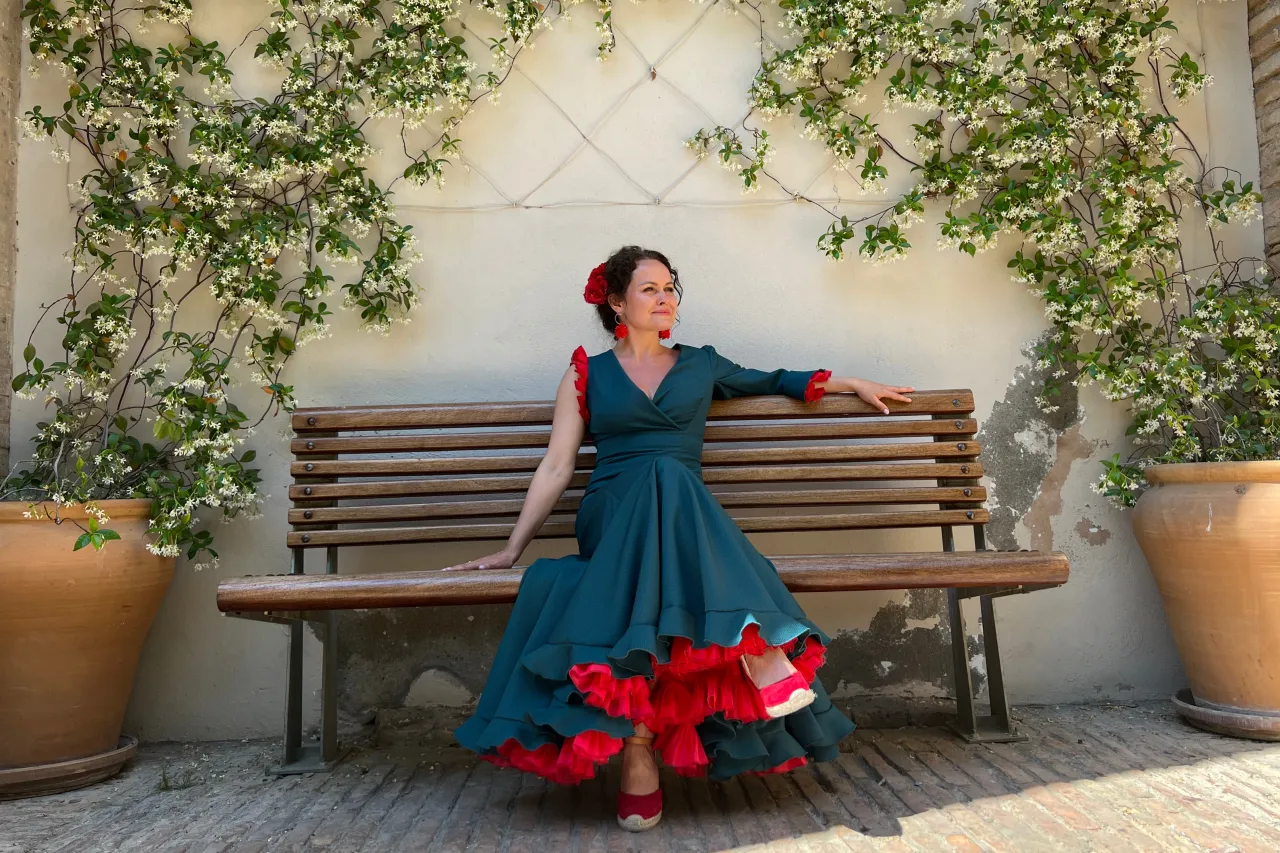 Zdjęcie Sukienka retro lata 50 – elegancja, styl i jak je nosić na co dzień