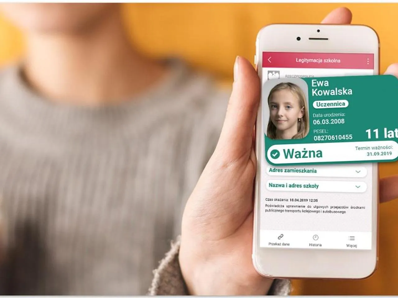 Aplikacja mobilna pokazuje legitymację szkolną Ewy Kowalskiej. Zastanawiasz się, ile kosztuje wyrobienie nowej legitymacji szkolnej?