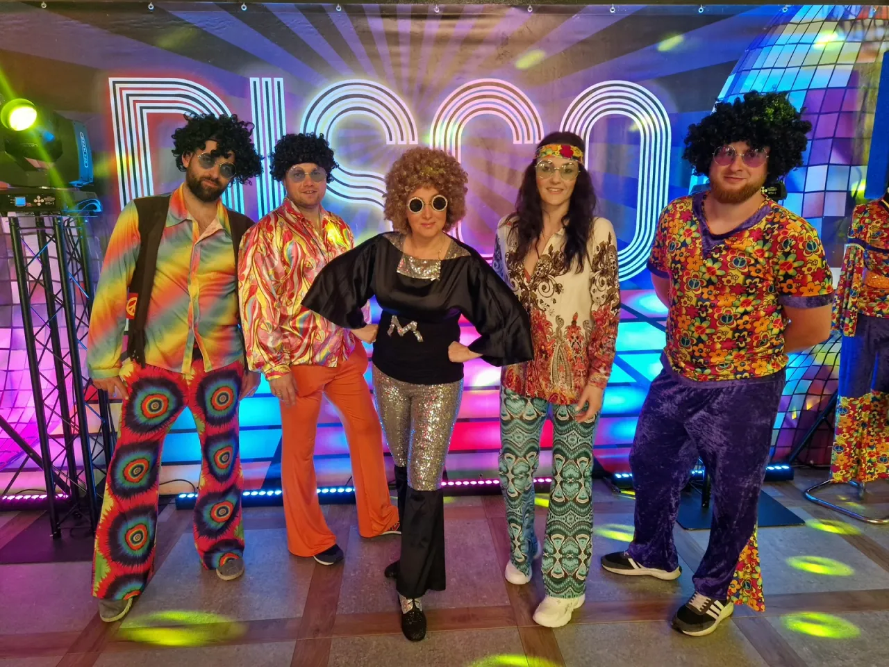 dekoracje impreza lata 80 neon disco