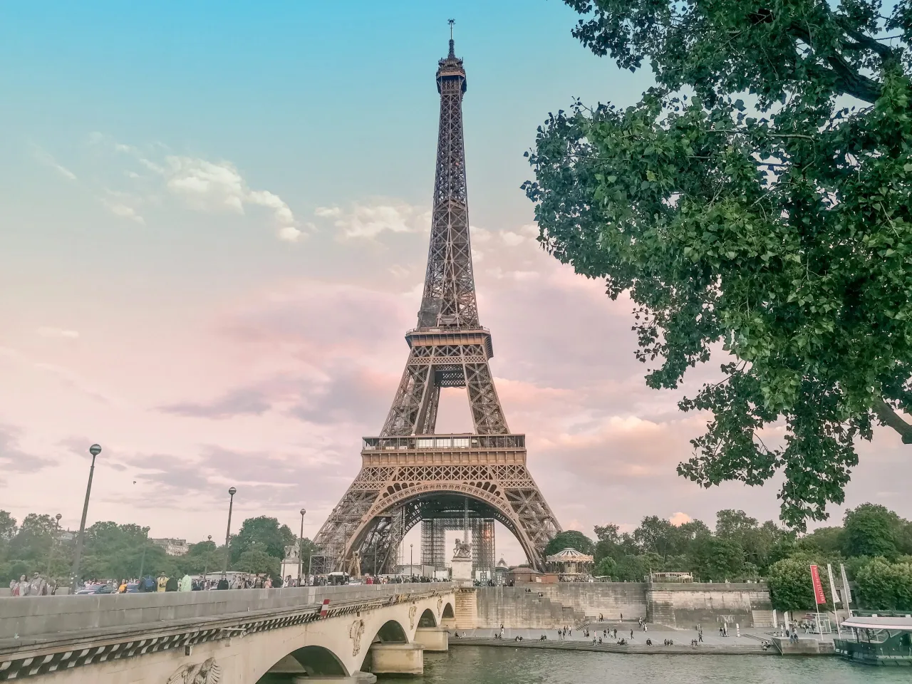Paryż widok na Wieżę Eiffla