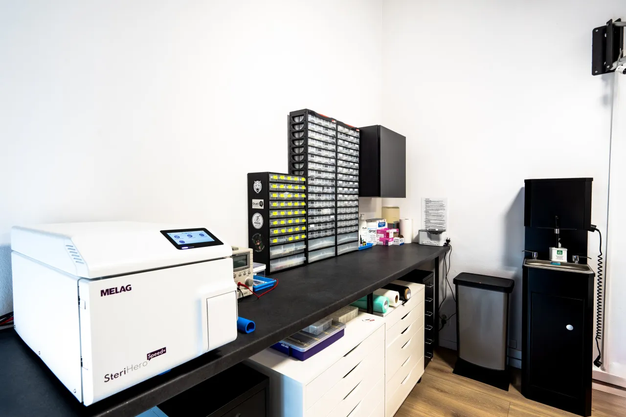 Profesjonalne studio piercingu sterylizacja autoklaw