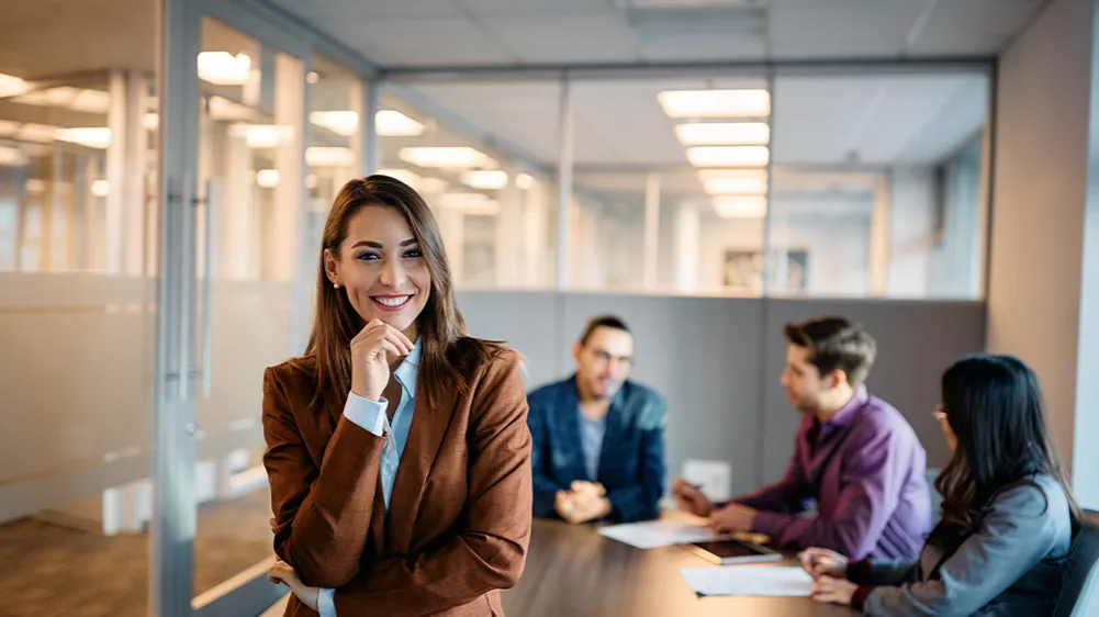 agent nieruchomości praca biuro spotkanie klient