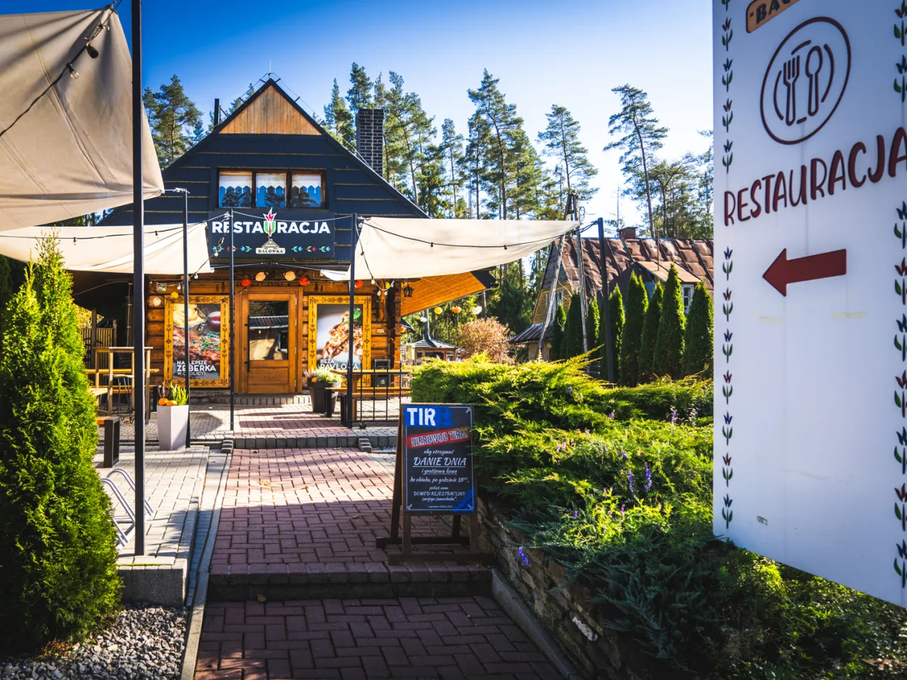 Bac&oacute;wka Chyżne restauracja widok z zewnątrz