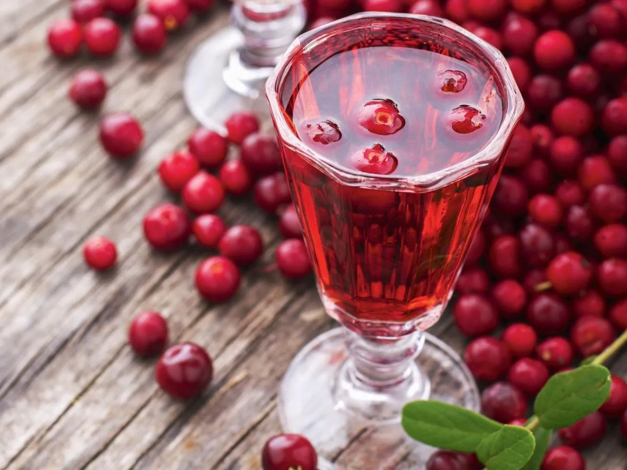 nalewka z żurawiny z dodatkami korzennymi, skórka pomarańczy do nalewki