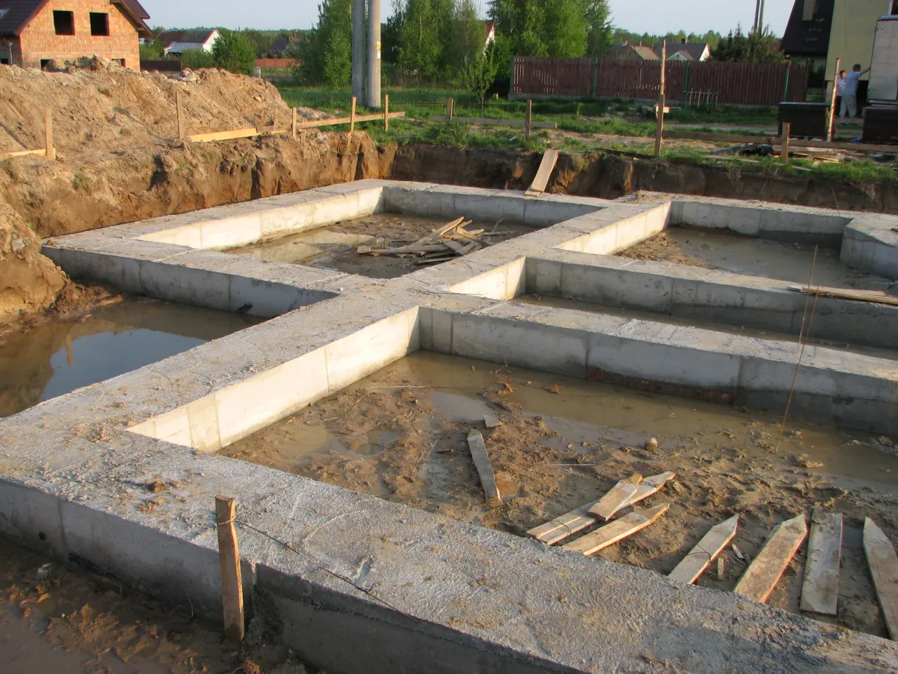 Tabela porównawcza parametrów zagęszczarek do fundamentów