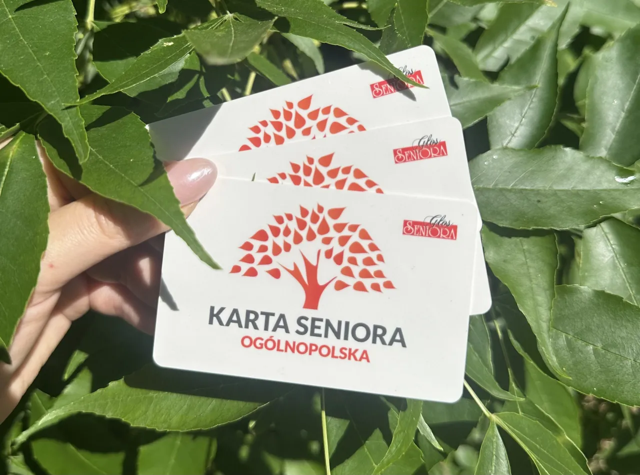 Og&oacute;lnopolska karta seniora do czego uprawnia? Daje zniżki i ulgi w całej Polsce.