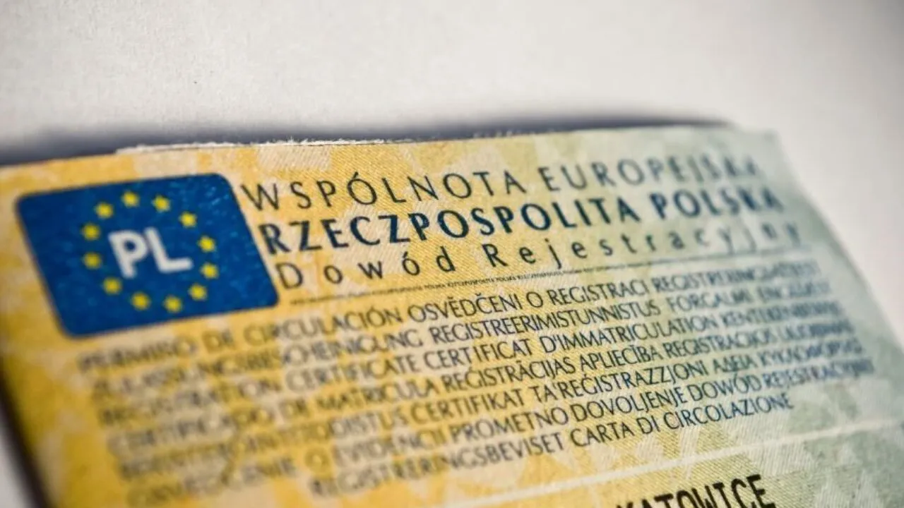 dowód rejestracyjny z kodami unijnymi