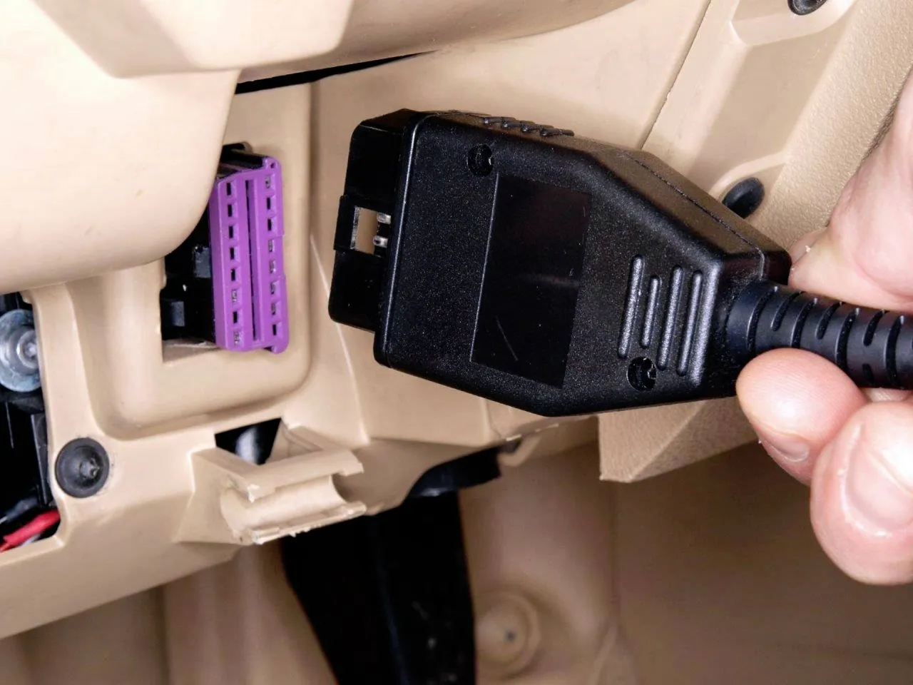 Gniazdo OBD2 w samochodzie