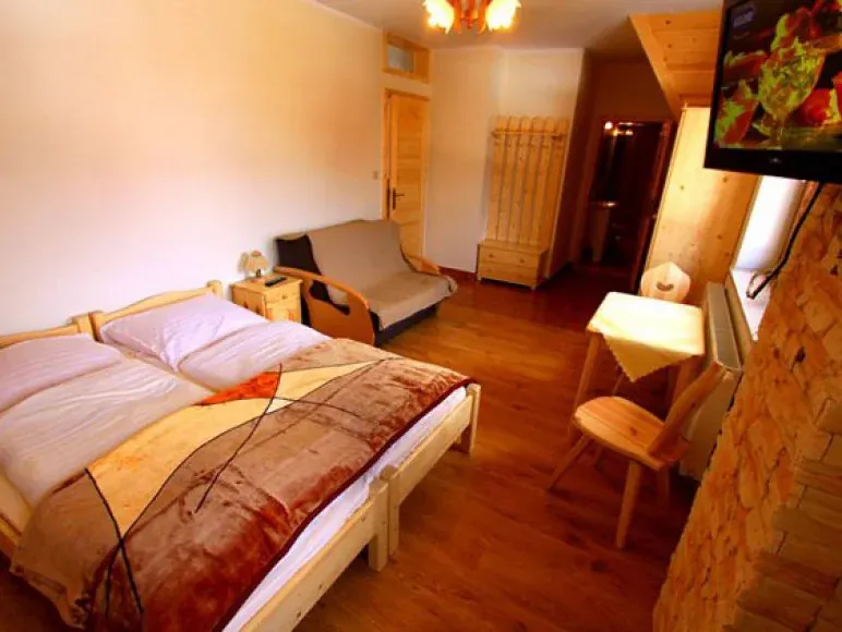 Wnętrze Bac&oacute;wki na Bund&oacute;wkach pok&oacute;j gościnny
