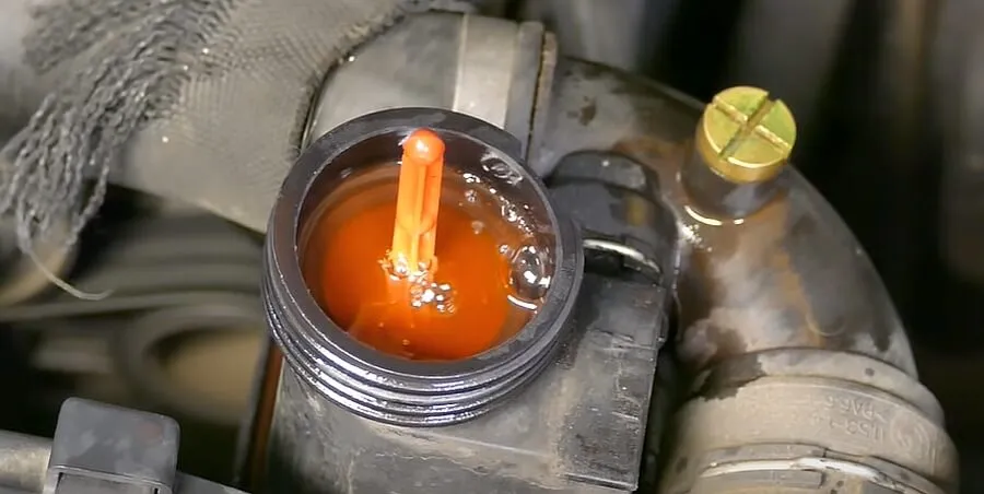 samochód na wzniesieniu odpowietrzanie chłodnicy