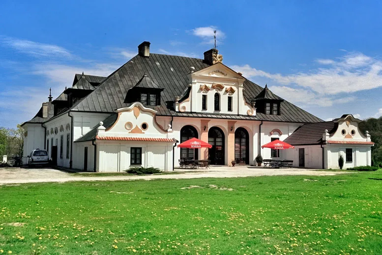 Zdjęcie Pałac w Czyżowie Szlacheckim - historia, noclegi i wyjątkowe wydarzenia