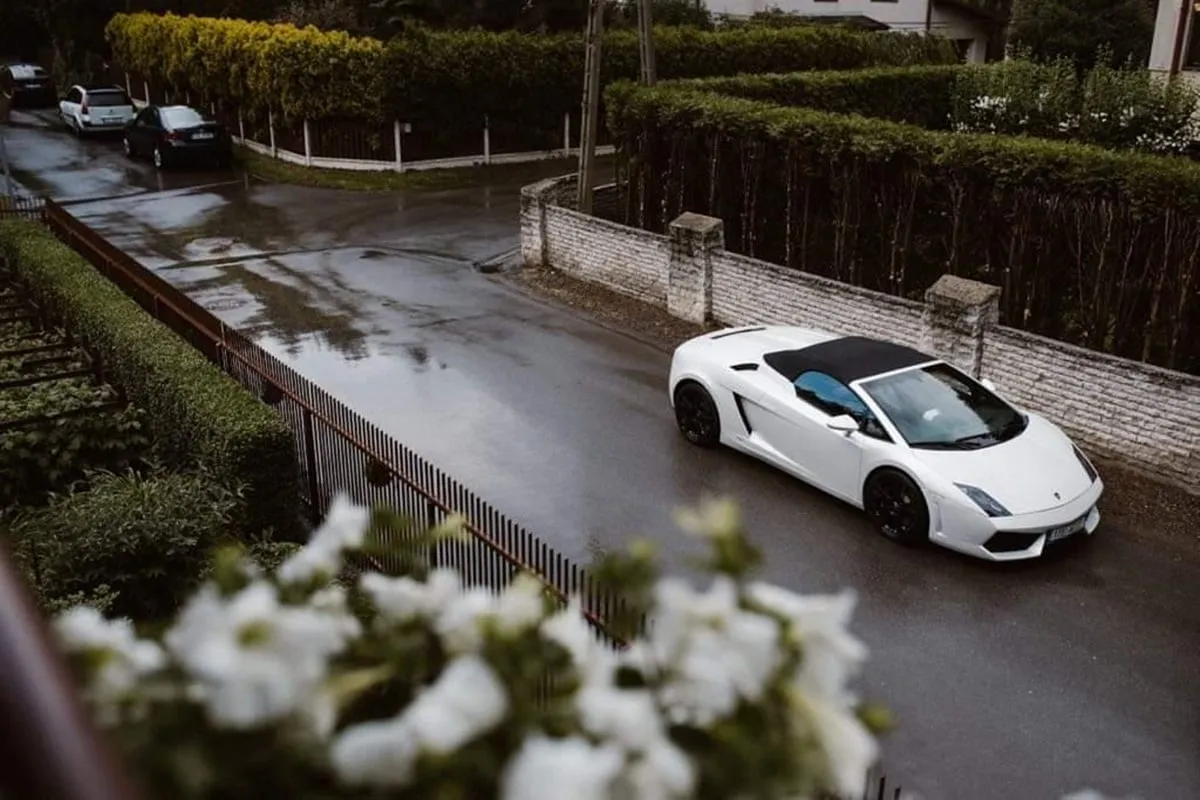 Lamborghini na ulicy miasta