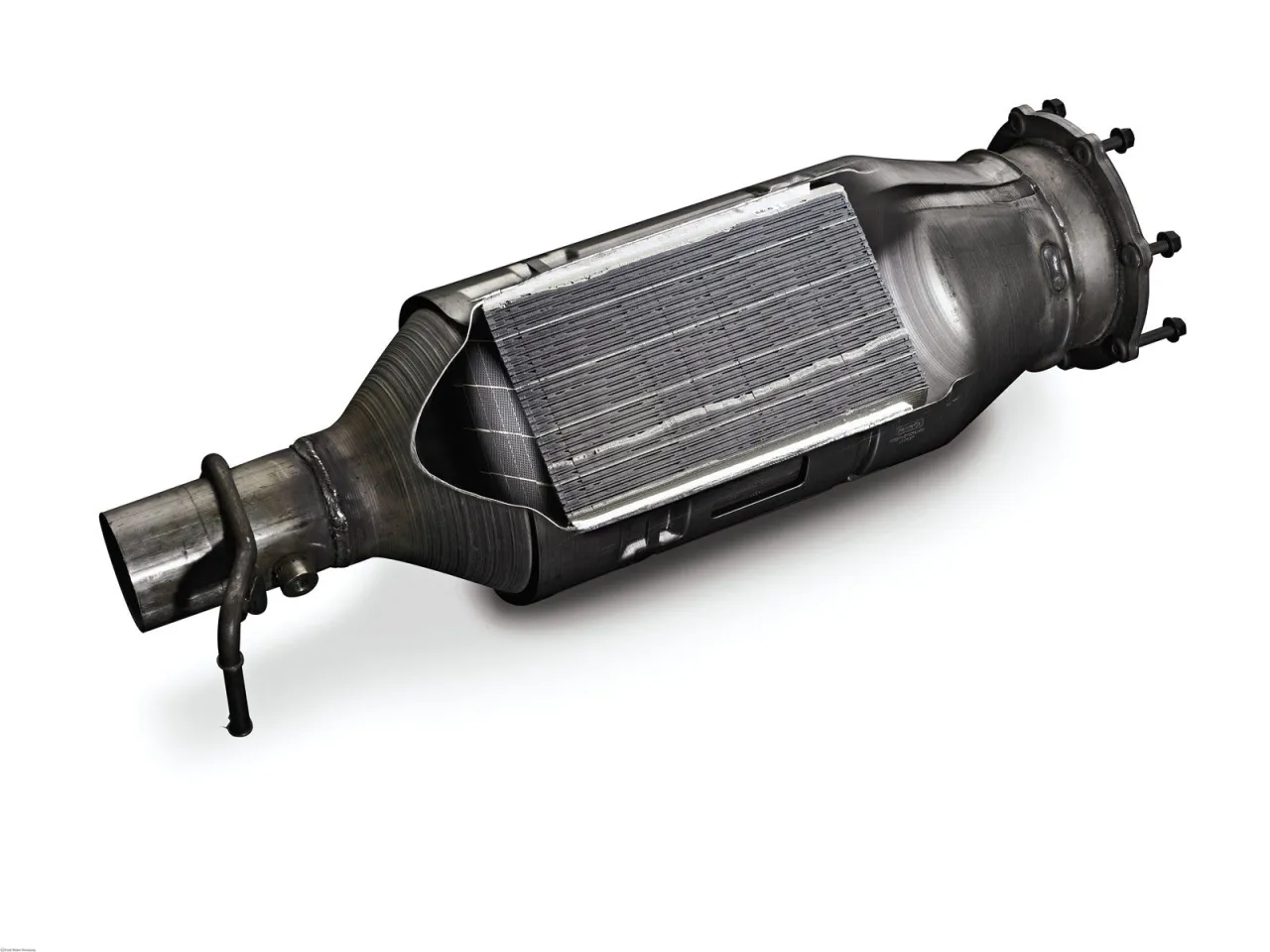 Przekr&oacute;j filtra cząstek stałych (DPF). Brak DPF grozi mandatem i problemami z przeglądem.