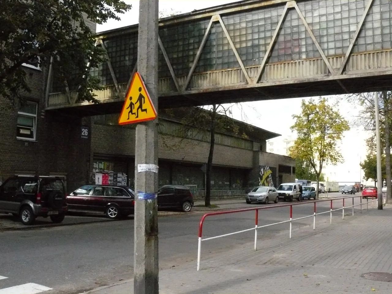 przykłady łączników między budynkami wiata przewiązka