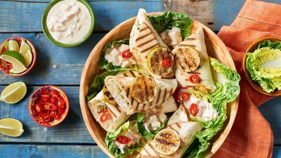 szybkie dania z resztek kurczaka sałatka wrap