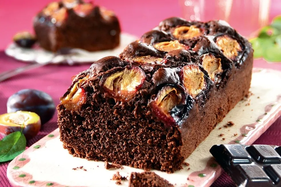 składniki na ciasto czekoladowe ze śliwkami