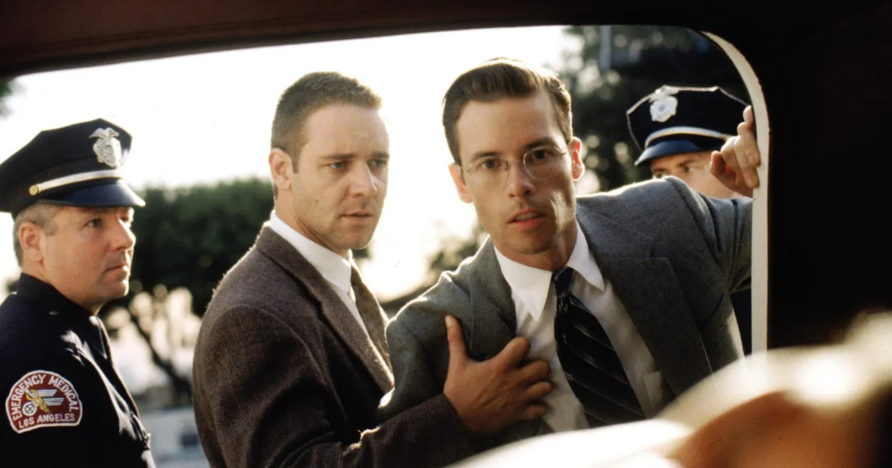 Guy Pearce w filmie Tajemnice Los Angeles