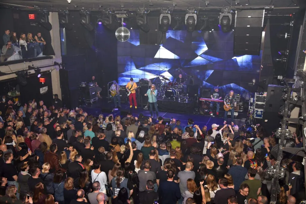 Koncert zespołu Dżem scena publiczność