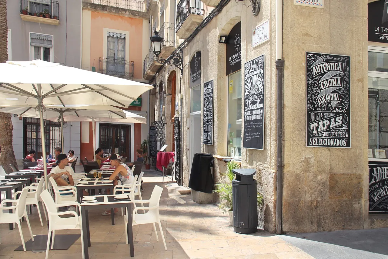 Alicante tapas bar street El Barrio