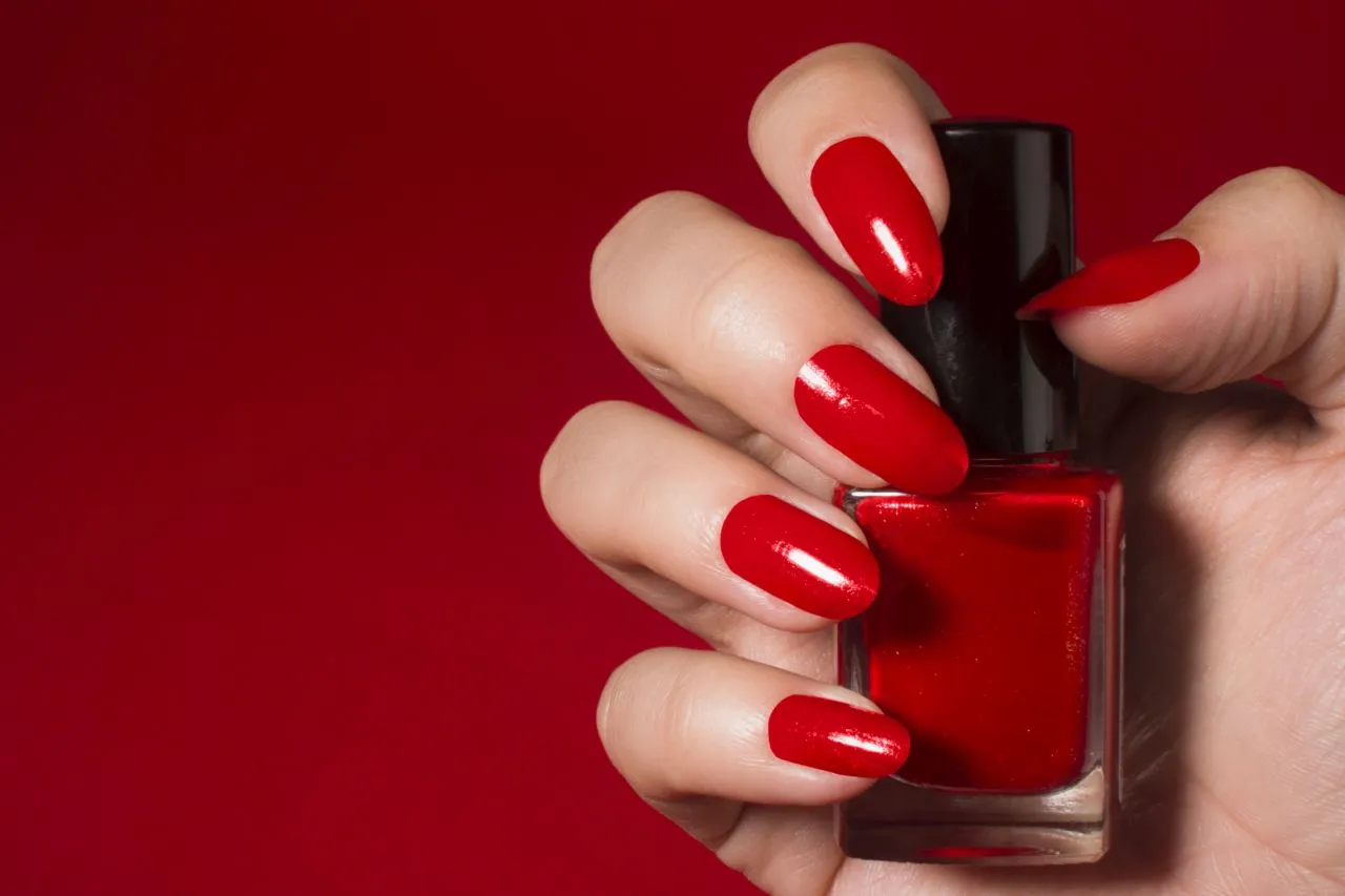 Zdjęcie Jak bezpiecznie usunąć manicure japoński bez uszkodzenia paznokci