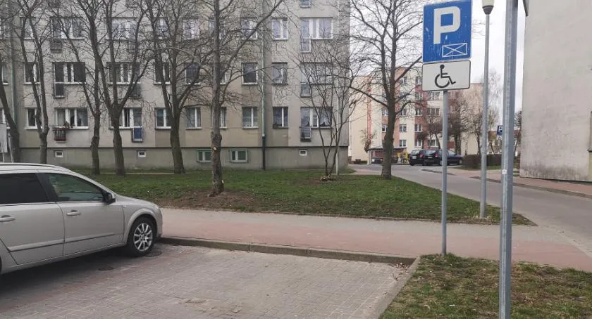 Zdjęcie Miejsce dla niepełnosprawnych przed czy za znakiem – co musisz wiedzieć