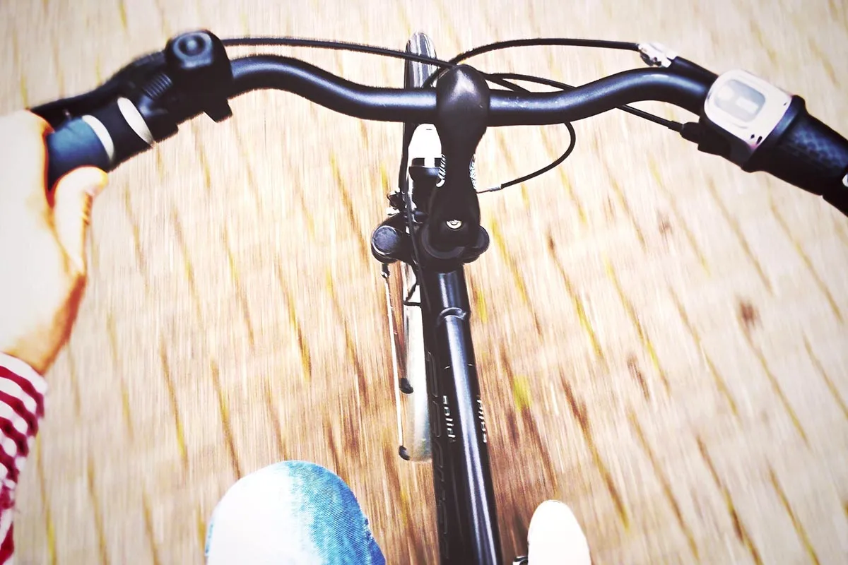 Zdjęcie Jak odkręcić kierownicę w rowerze - uniknij frustracji i uszkodzeń