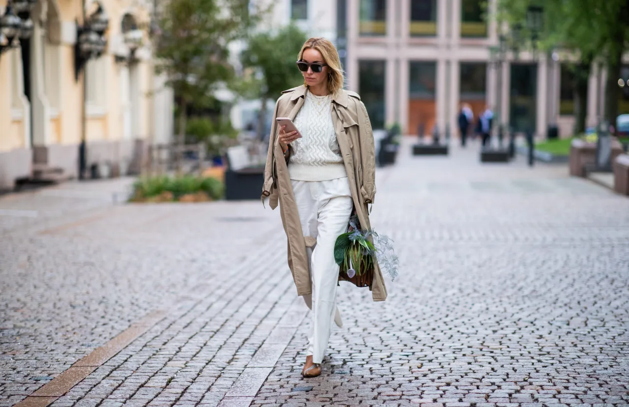 Zdjęcie ¿Cómo combinar tu pantalón blanco urbano? Estilo todo el año