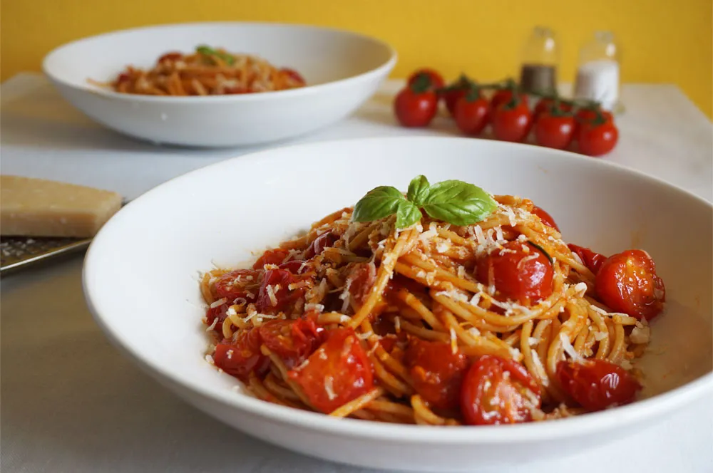 Zdjęcie Proste i pyszne spaghetti z pomidorkami koktajlowymi w 20 minut