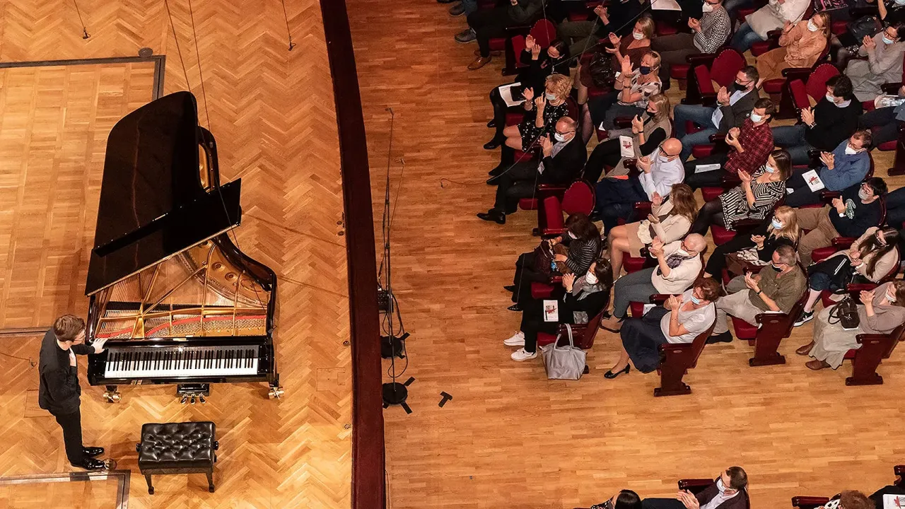 Zdjęcie Ile trwa koncert chopinowski? Poznaj szczegóły i czas trwania