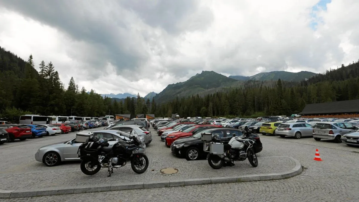 Zdjęcie Parking przy dolinie kościeliskiej 2024: aktualne ceny i rozmieszczenie