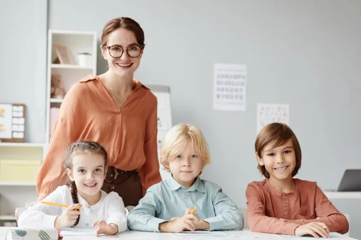 Zdjęcie Praca z dziećmi: Satysfakcjonująca kariera i możliwości rozwoju