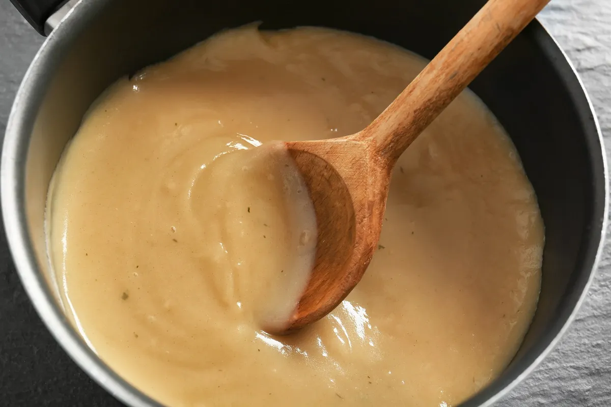 Zdjęcie Jak zrobić sos z niczego? Uratuj obiad prostymi przepisami!