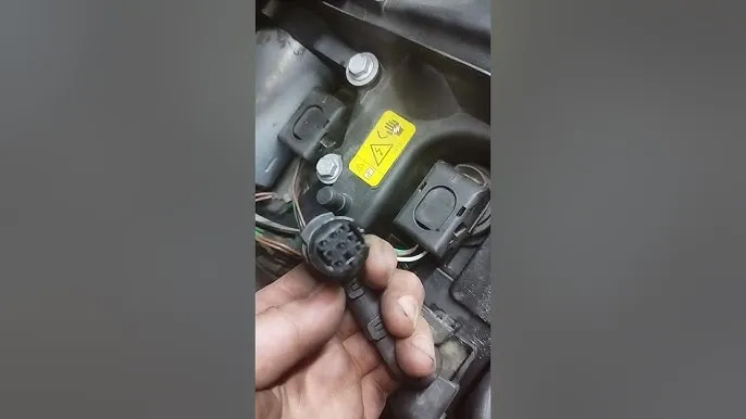 Zdjęcie Czujnik położenia wału BMW E90: Gdzie go szukać i jak go wymienić