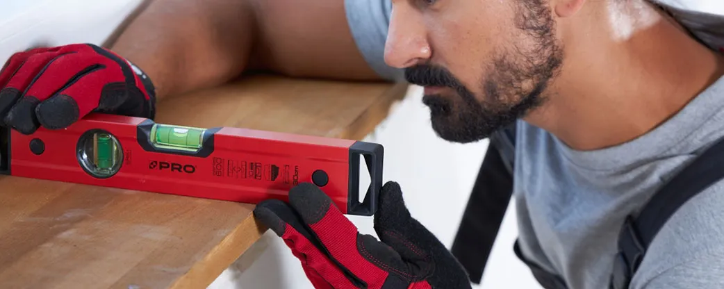 Zdjęcie Poziomica: Jak wybrać i używać? Przewodnik eksperta