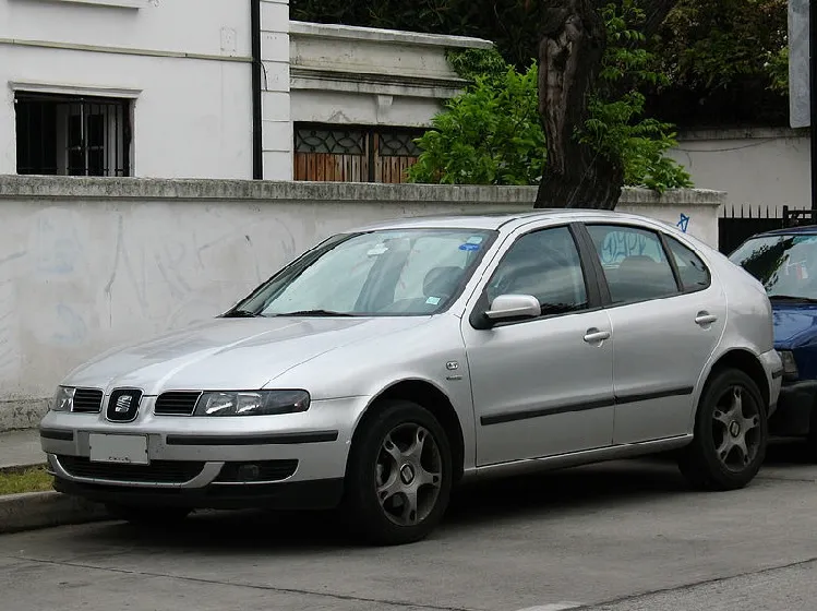 Zdjęcie Ile wchodzi płynu do chłodnicy Seat Leon? Odkryj kluczowe informacje