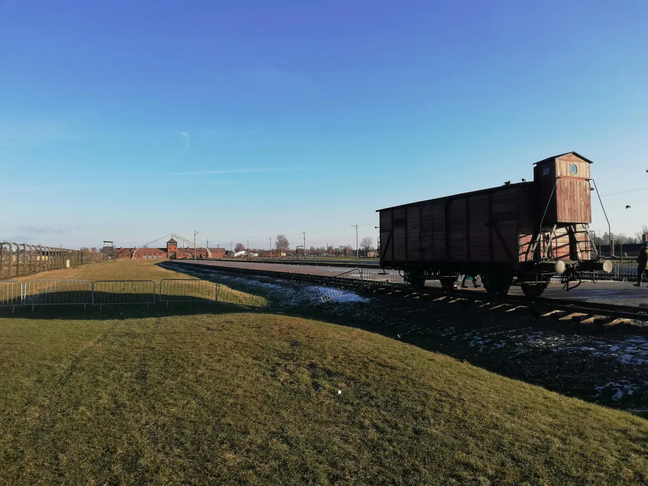 Zdjęcie Gdzie kupić bilety do Auschwitz? Sprawdź, by nie przegapić miejsca
