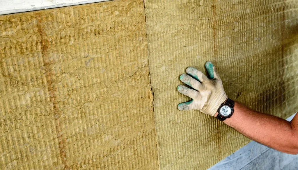 Zdjęcie Wełna mineralna czy styropian na elewację – co wybrać, by uniknąć błędów?